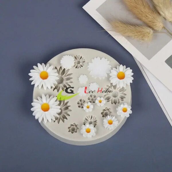 MOLDE PARA FONDANT-FORMA DE MARGARITA. 1 WhatsApp Image 2023 07 07 at 15.33.5721